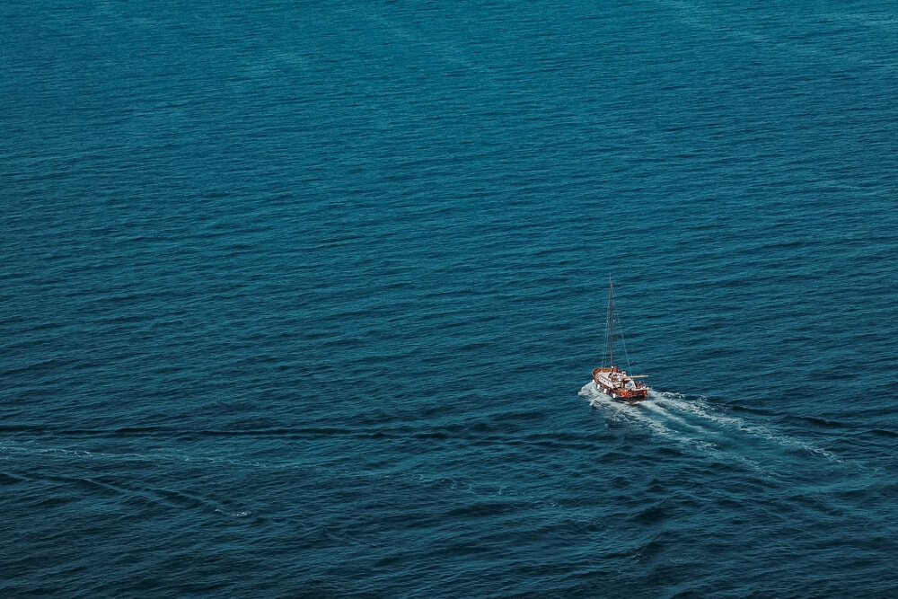 boat moving on the blue waters